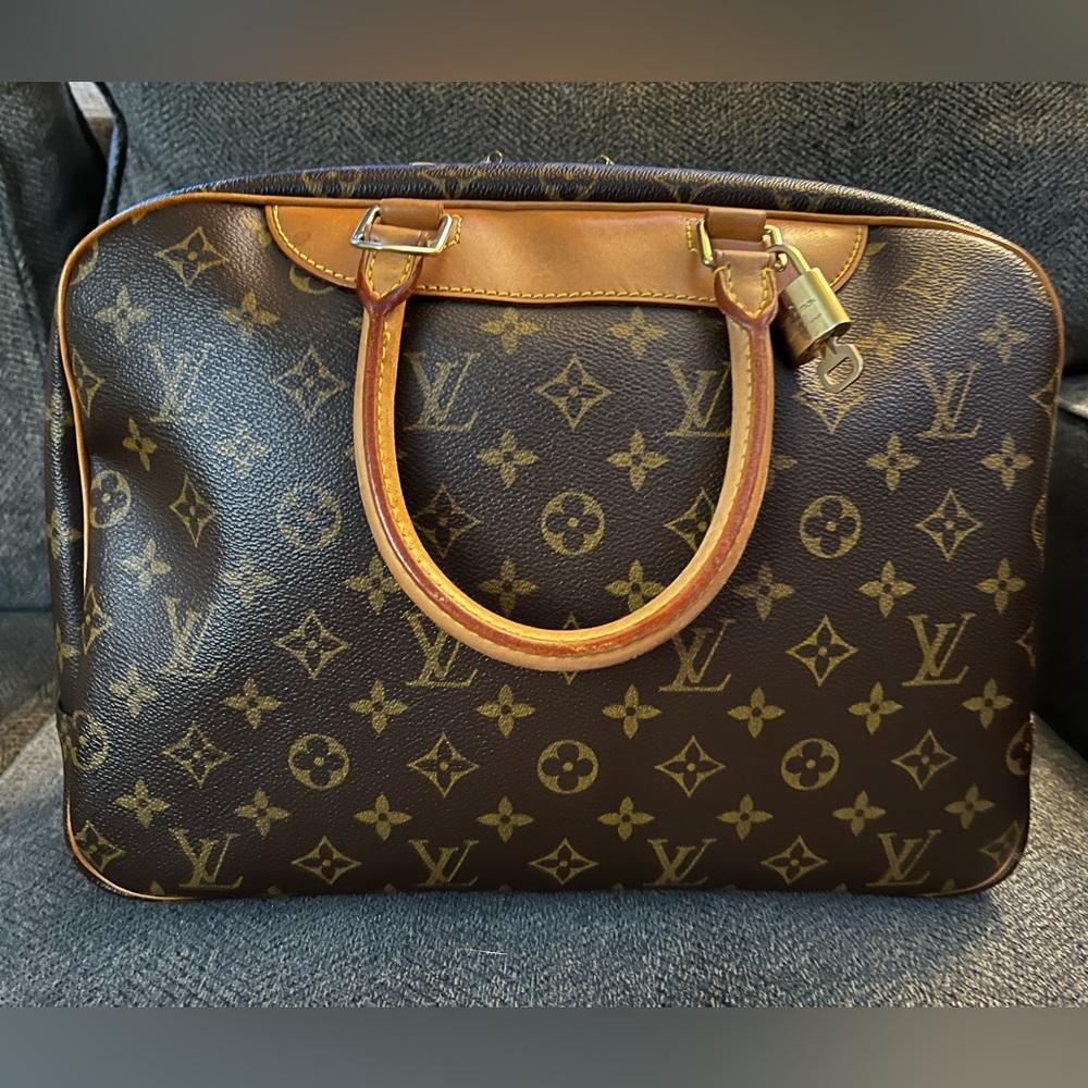 SOLD $800 LV Deauville - beautiful vintage condition. - Picture 4 of 16